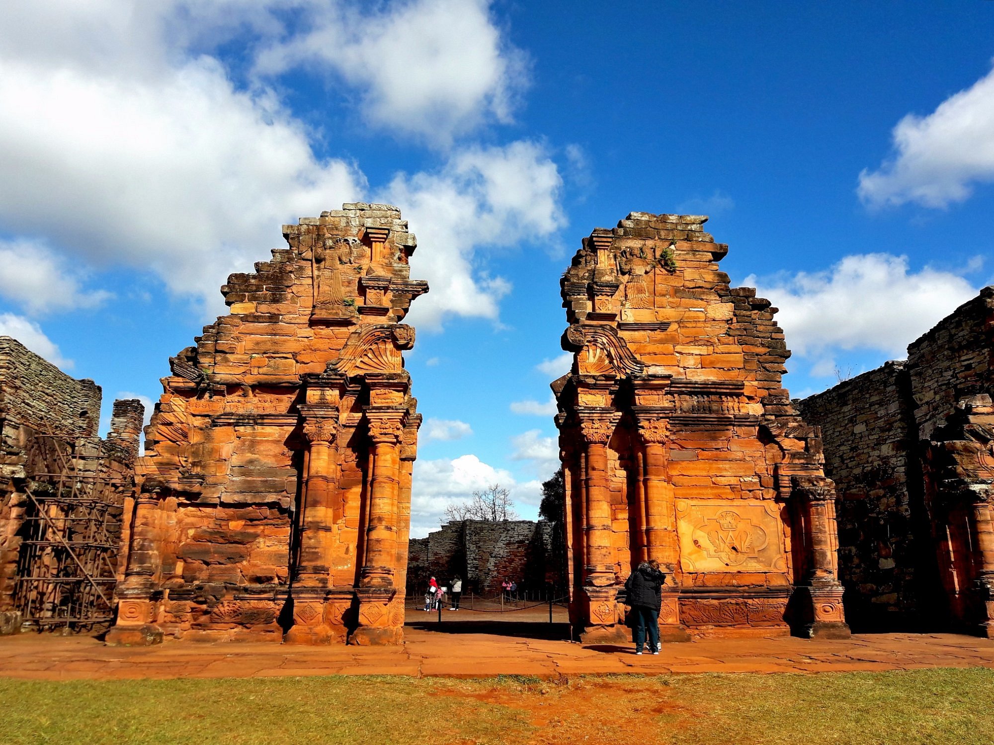Puerta de un templo en Misiones
